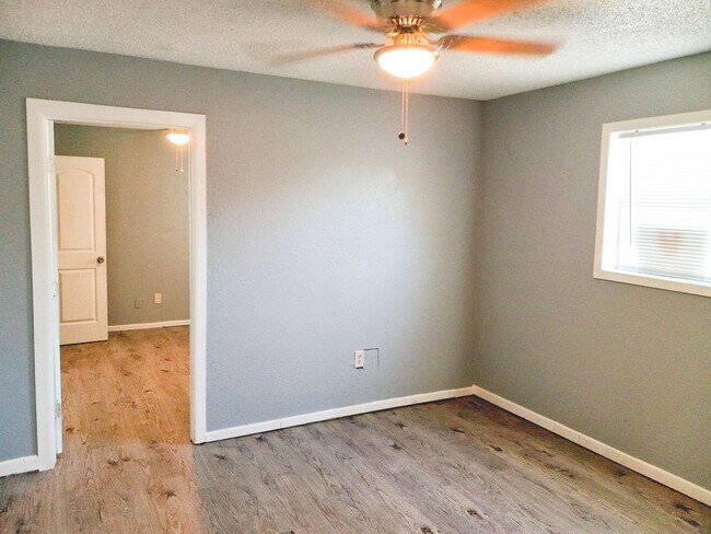 Building Photo - Handyman Special $0 First Month's Rent / “...