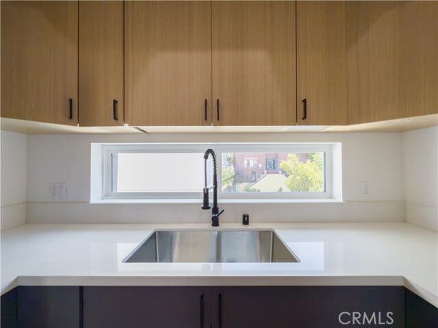 Building Photo - 121 S Coronado St