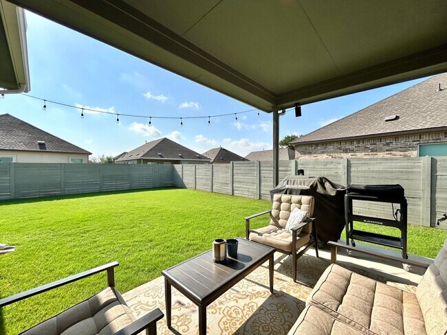 Building Photo - 3/BR 2/BA Home with Modern Comforts and a ...