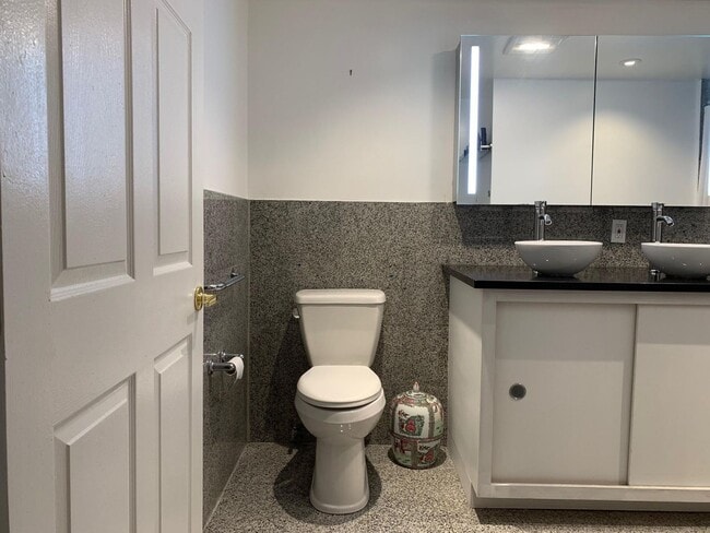 Building Photo - 1BR - $1750