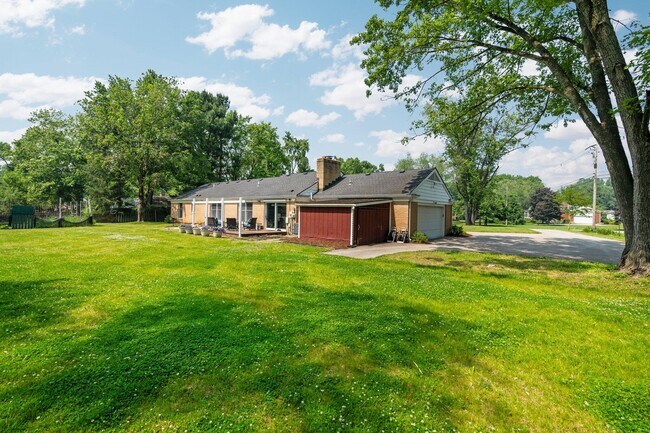 Building Photo - 3673 Pheasant Dr