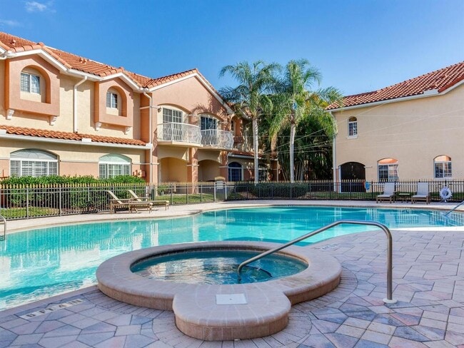 Building Photo - 6302 Vista Verde Dr W