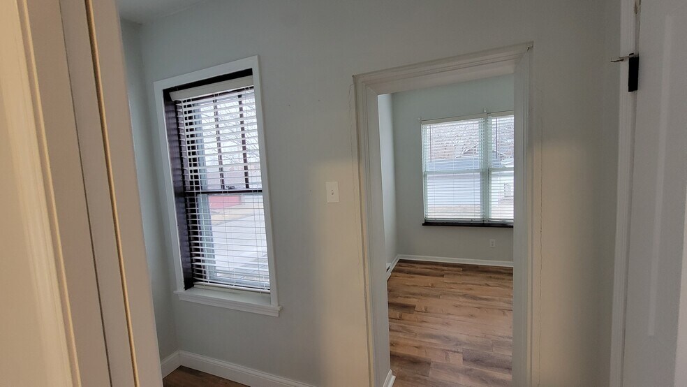 Building Photo - 5539 Holly Hills Ave