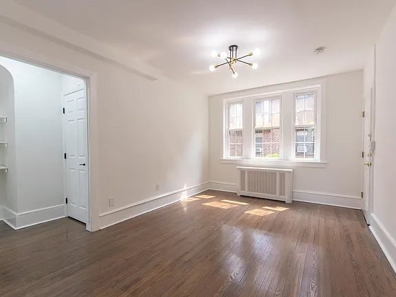 Building Photo - 606 W Maple Ave