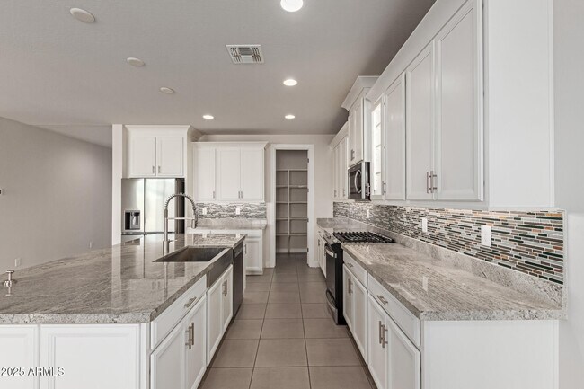 Building Photo - 6918 W Winston Dr