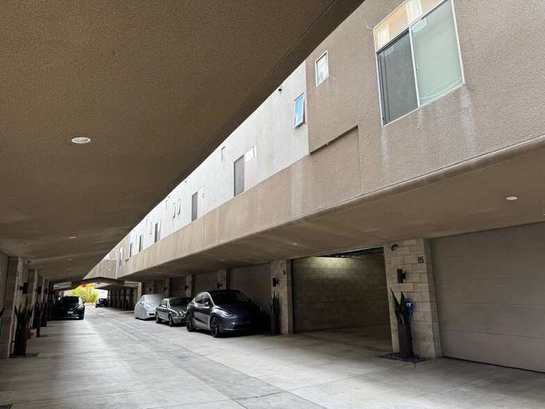 Building Photo - 717 Highland Ave