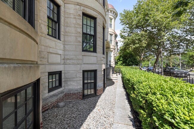 Building Photo - 1248 Beacon St