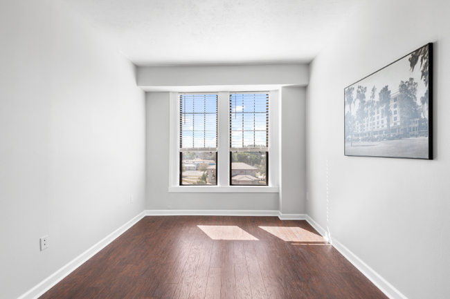 Building Photo - 235 6th St NW