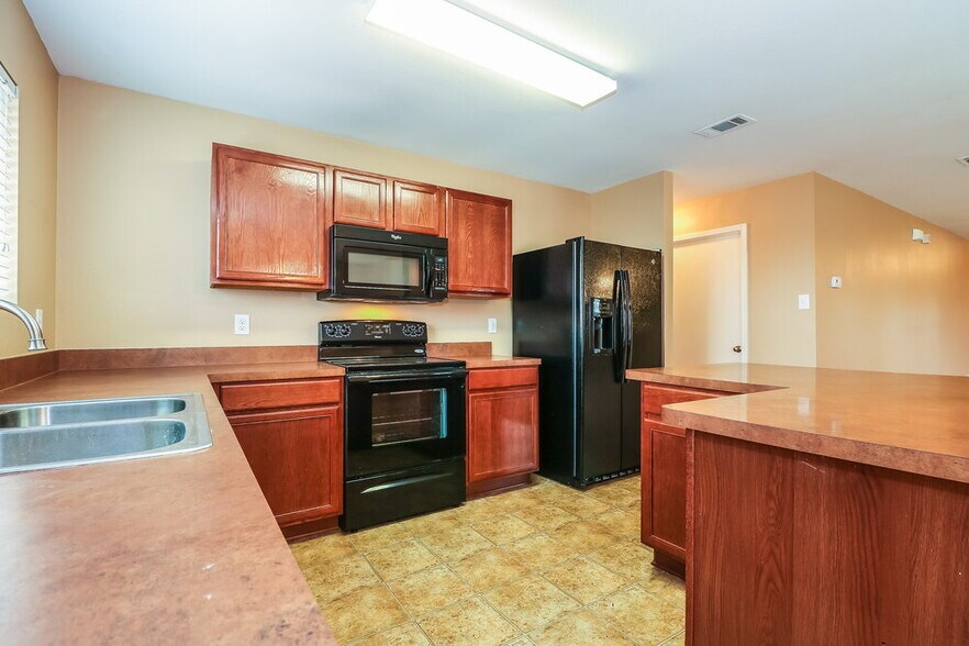 Building Photo - 10001 Chrysalis Dr