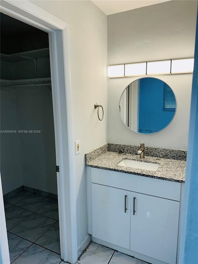 Building Photo - 9354 SW 77th Ave