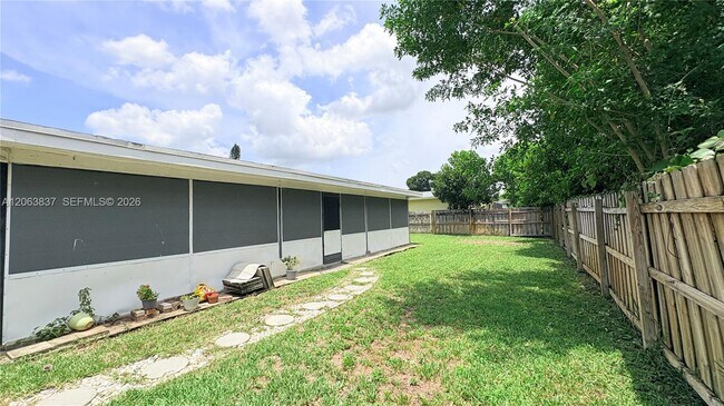 Building Photo - 4440 NW 4th Ct