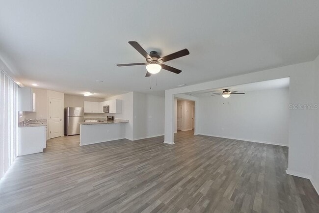 Building Photo - 1835 Nelson Rd N