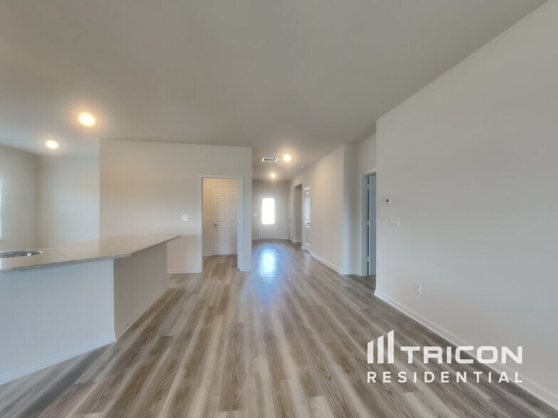 Building Photo - 1025 Claas Wy