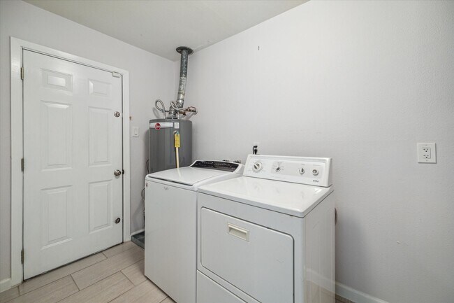 Building Photo - 2910 Freshmeadows Dr