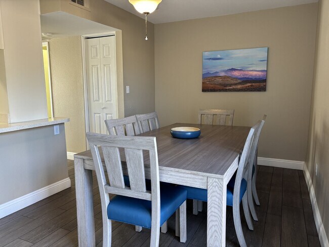 Building Photo - 2-Story, 2-Bedroom, Furnished/Unfurnished Condo For Rent