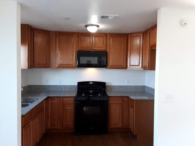 Building Photo - 158 Amberidge Dr