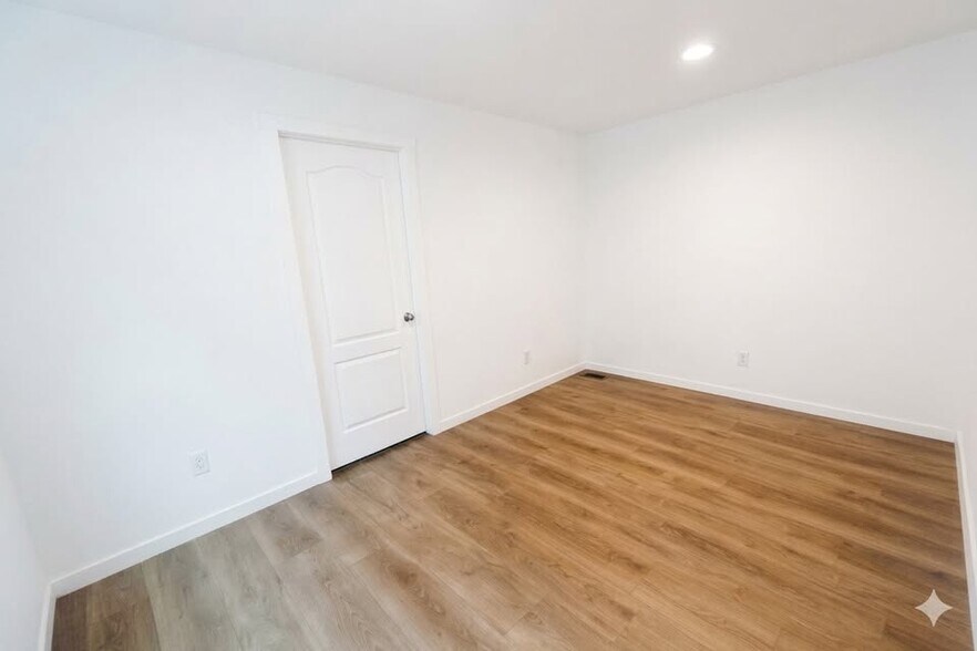 Building Photo - 2627 S Lamb Blvd