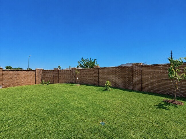 Building Photo - 13203 Wood Leaf Pk