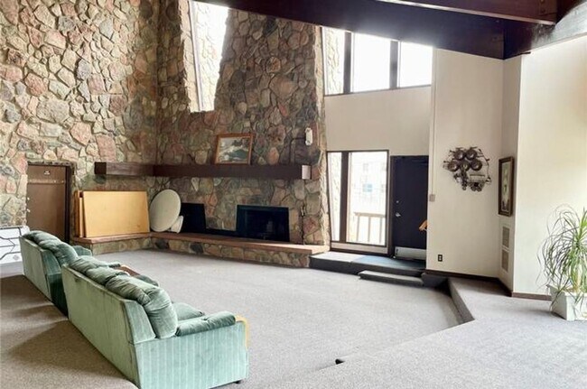 Building Photo - 3 BED CONDO, WATER INCLUDED IN RENT