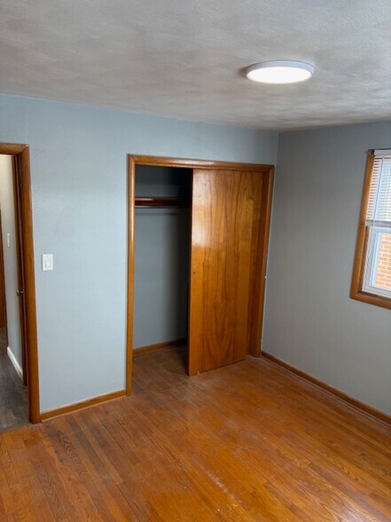 Building Photo - 105 Kinamrok St