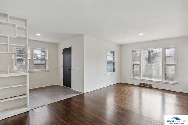Building Photo - 742-744 S. Broadview