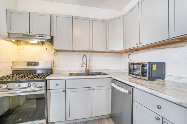 Building Photo - 1707 W Wallen Ave