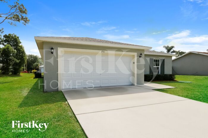 Building Photo - 1751 SW Angelo St