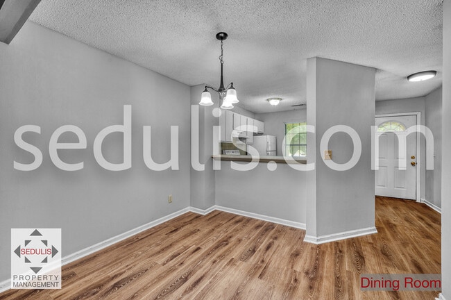 Building Photo - 801 Temple Rd