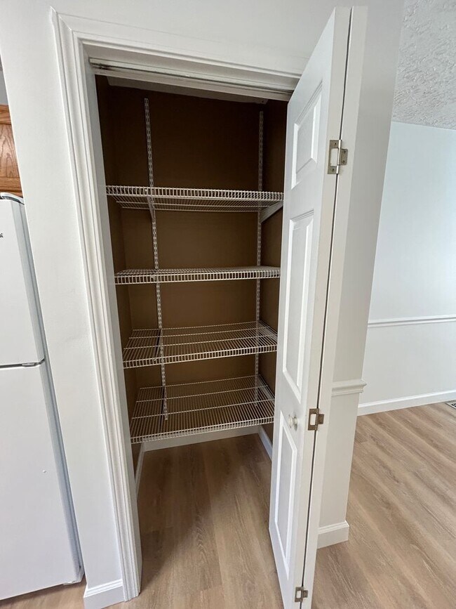 Building Photo - Candler - Recently Renovated Apt Ready for Occupancy!