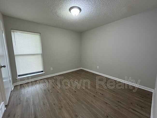 Building Photo - 3293 Leschallas Dr