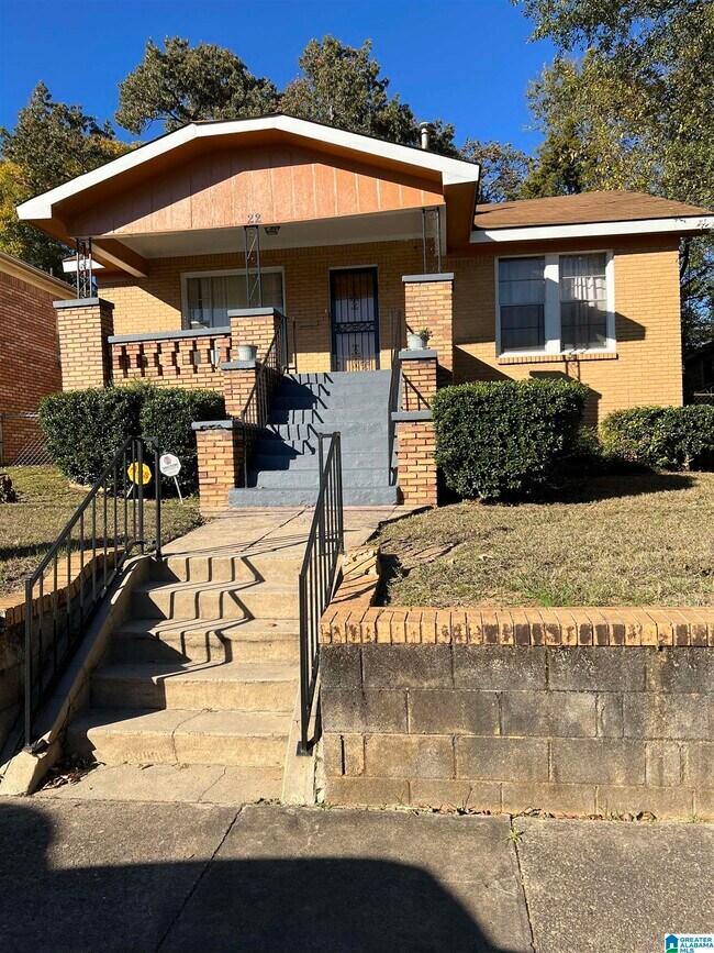 Primary Photo - 22 17th Ave S