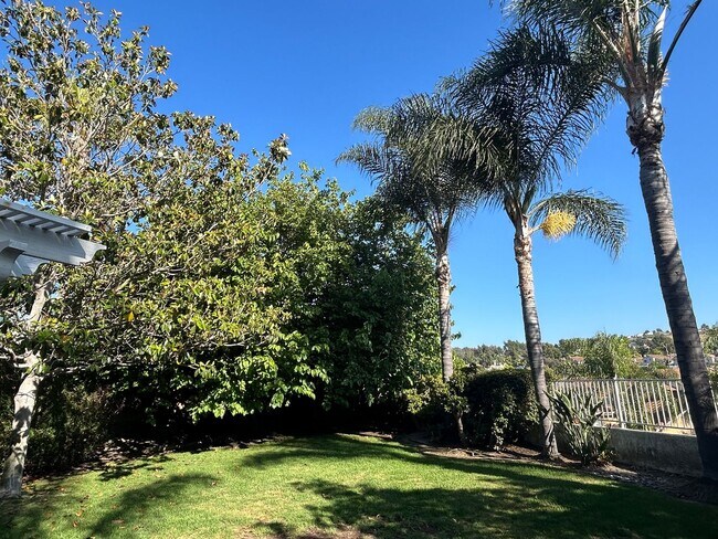 Building Photo - Vibrant 4 Bed/3 Bath Home in Oceanside