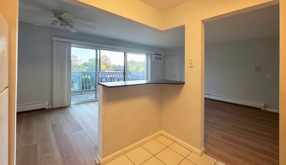 Building Photo - 995 S Ct of Shorewood