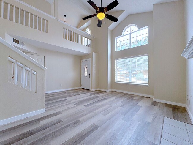 Building Photo - East El Paso Split Tri-Level 3 bed/2 bath Refrig A/C with bonus loft!