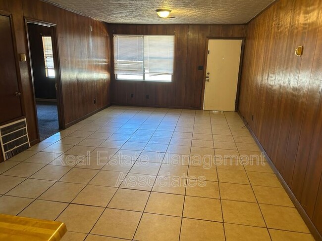 Building Photo - 210 E Chappell St