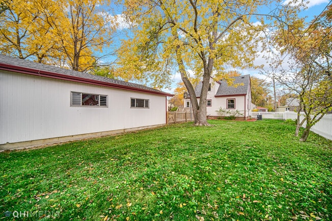 Building Photo - 6661 Glenview Dr
