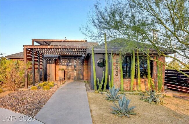 Building Photo - 870 Avenue B