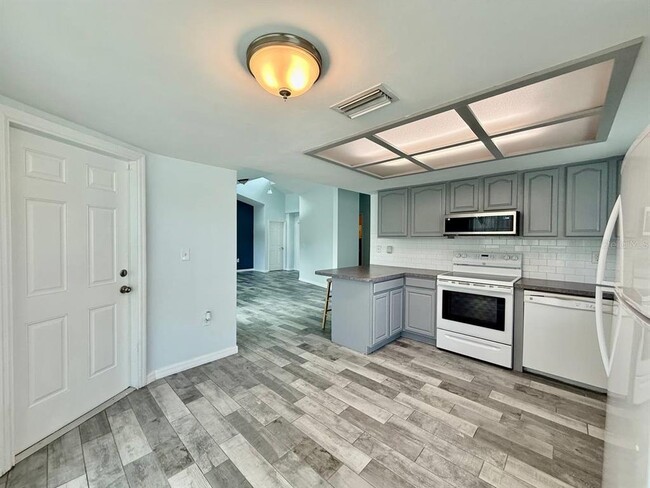 Building Photo - 6149 Staunton Dr