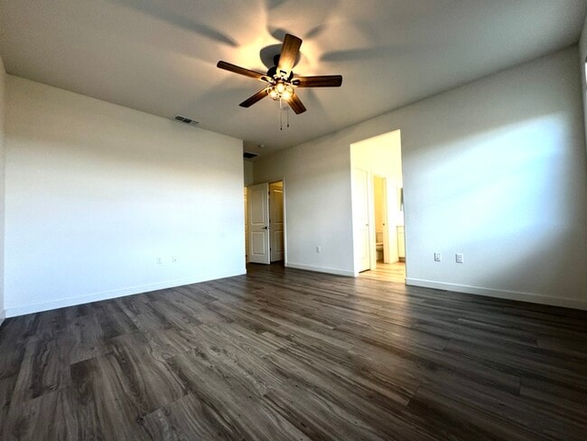 Building Photo - Beautiful Single Story in Lincoln! 4 Bedro...