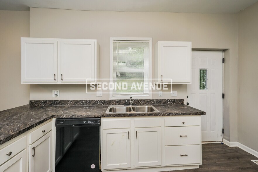 Building Photo - 916 Fairbanks Ave