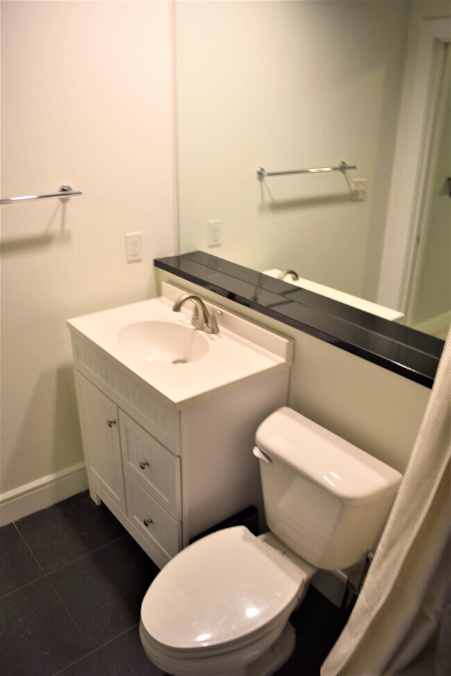 Building Photo - 333 W Trade St