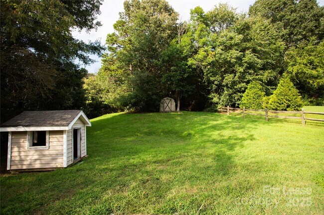 Building Photo - 322 Cottonwood Park Dr