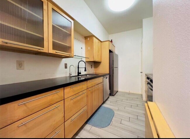 Building Photo - 3800 Tanglewilde St