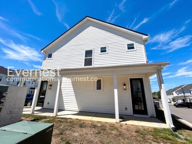 Building Photo - Limited Time Special Offer / 2 Bed/2.5 Bath Townhome with Off-Street Parking / Pet-Friendly / Ava...