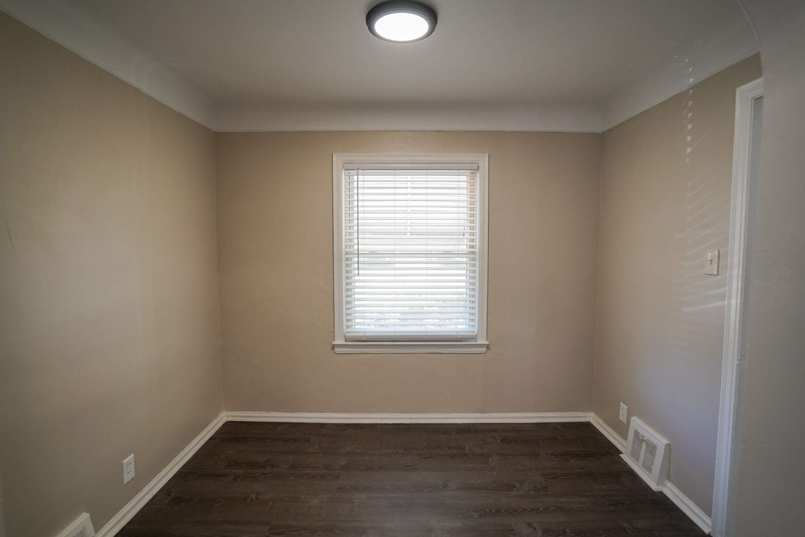 Building Photo - Fully Renovated 3-Bedroom Home – Move-In Ready for You!