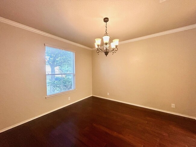 Building Photo - 4 Bedroom / 3.5 Bathroom beautiful house f...