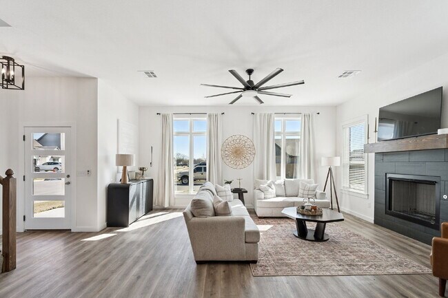 Building Photo - Fully Furnished Home in Broken Arrow