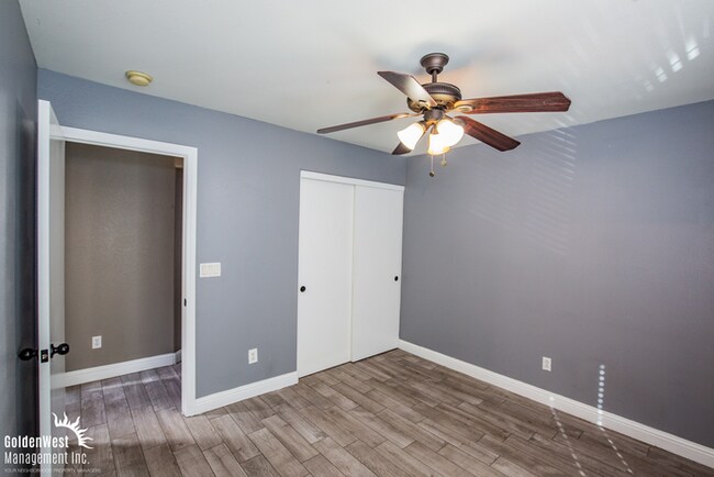 Building Photo - Modern 3Bdm 3Ba Home in a gated community!