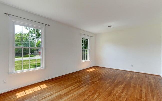 Building Photo - The Best of Both Worlds: Secluded Feel wit...