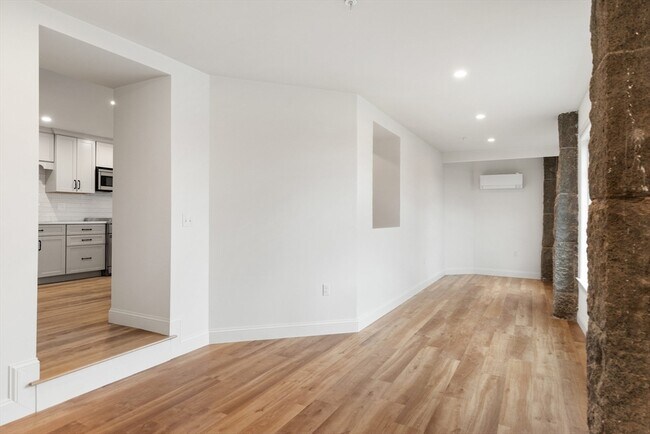 Building Photo - 32 Beacon St